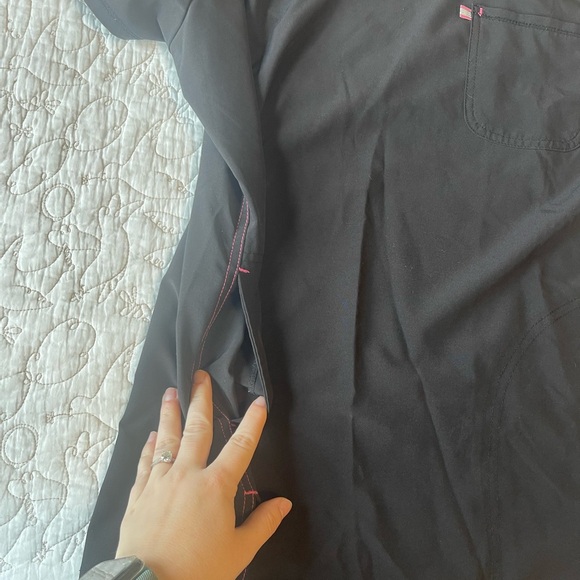 Black scrub top (Scrubstar) - Picture 2 of 3